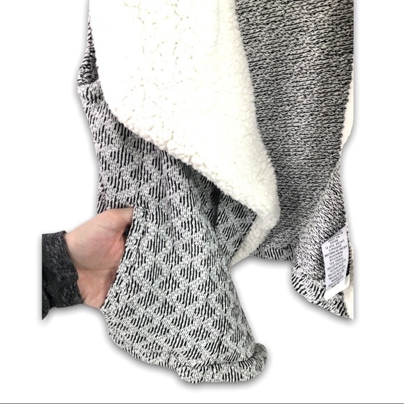 Cavalini by Cavalini - Sweater Collection Neutral Sherpa Open Vest - S - Picture 7 of 9